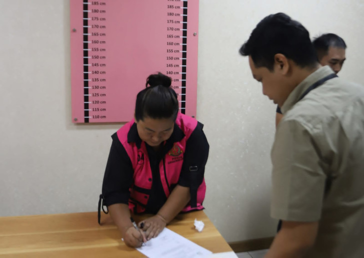 Bongkar Kredit Fiktif, Kejari Surabaya Tahan Wanita Dalang Korupsi Rp5,18 Miliar