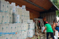 Air Zamzam Mulai Berdatangan ke Asrama Haji Surabaya, Stok Awal Capai 3.000 Kardus