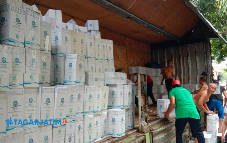 Air Zamzam Mulai Berdatangan ke Asrama Haji Surabaya, Stok Awal Capai 3.000 Kardus