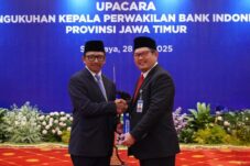 Prosesi serah terima jabatan Kepala KPwBI Jatim dari pejabat lama ke baru,Rabu (28/5/2025). (Foto : Istimewa)