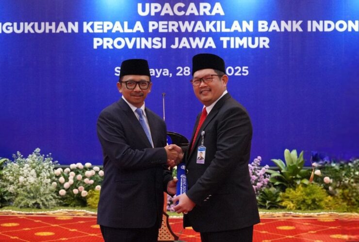 Prosesi serah terima jabatan Kepala KPwBI Jatim dari pejabat lama ke baru,Rabu (28/5/2025). (Foto : Istimewa)