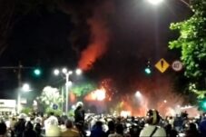 Malam Mencekam di Surabaya, Gedung Grahadi Dibakar Massa